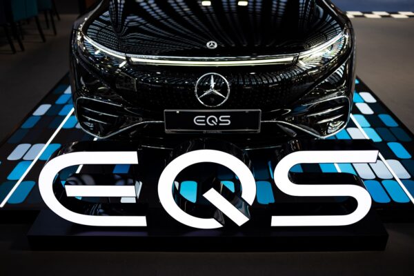 Mercedes-Benz lider u prodaji luksuznih električnih vozila u Srbiji