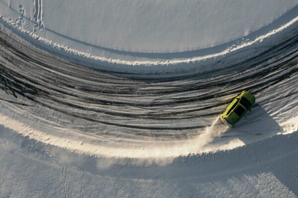 Škoda enyaq RS iV postavila dva Ginisova rekorda sa 7.351 km drifta na ledu (FOTO/VIDEO)